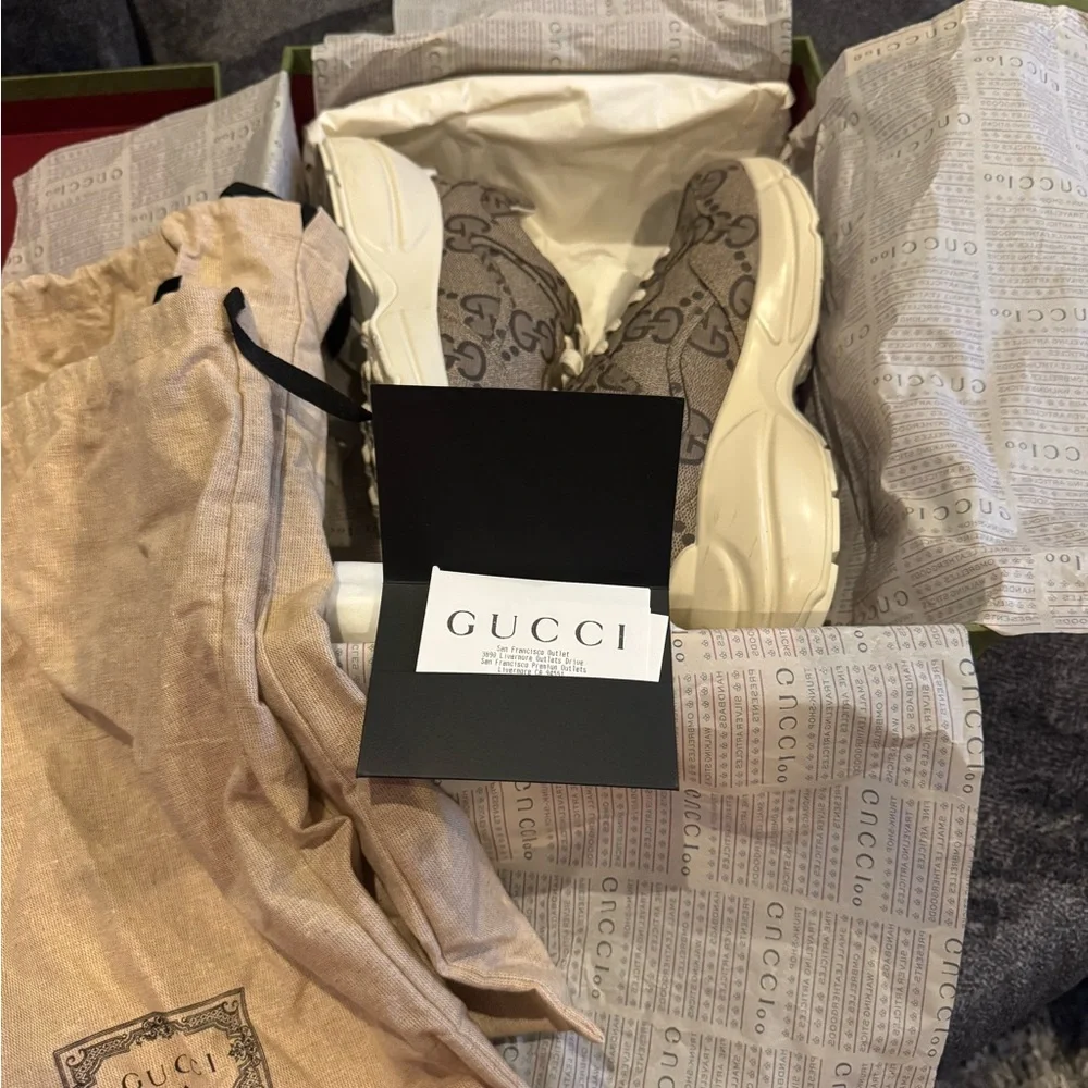 Gucci Men's Beige and Off-White Logo Sneakers - Picture 7 of 7